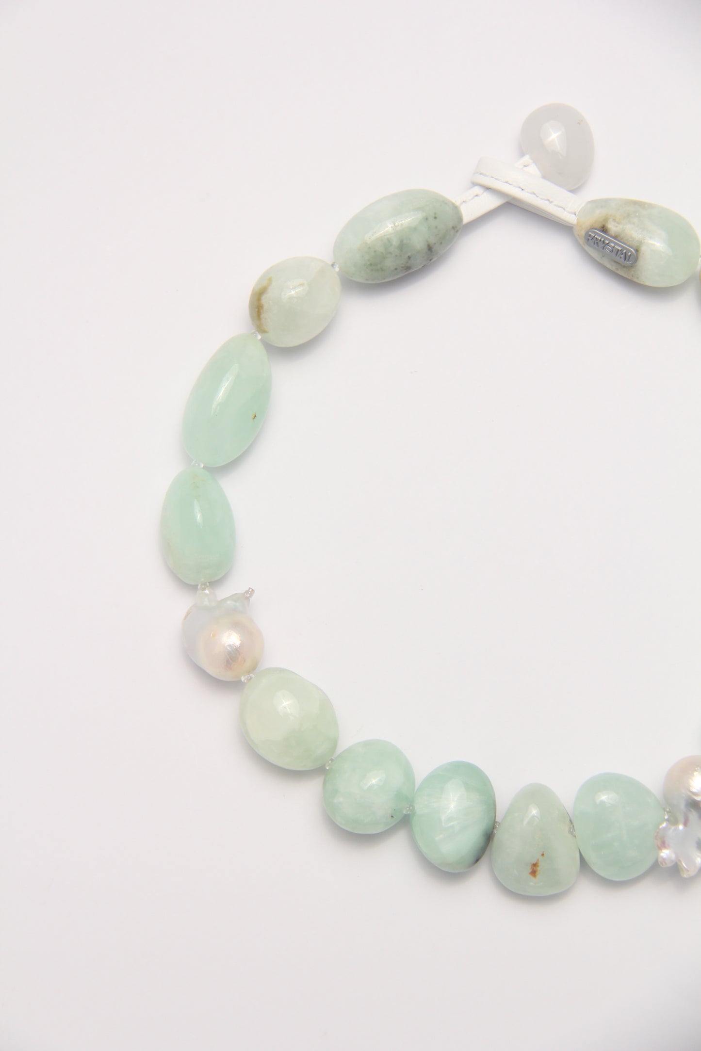 Necklace: prehnite, pearls