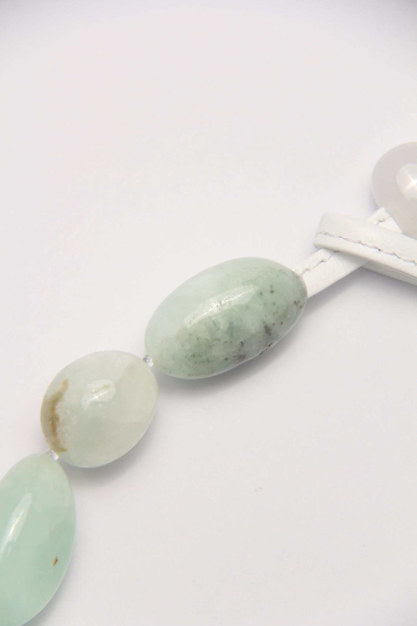 Necklace: prehnite, pearls