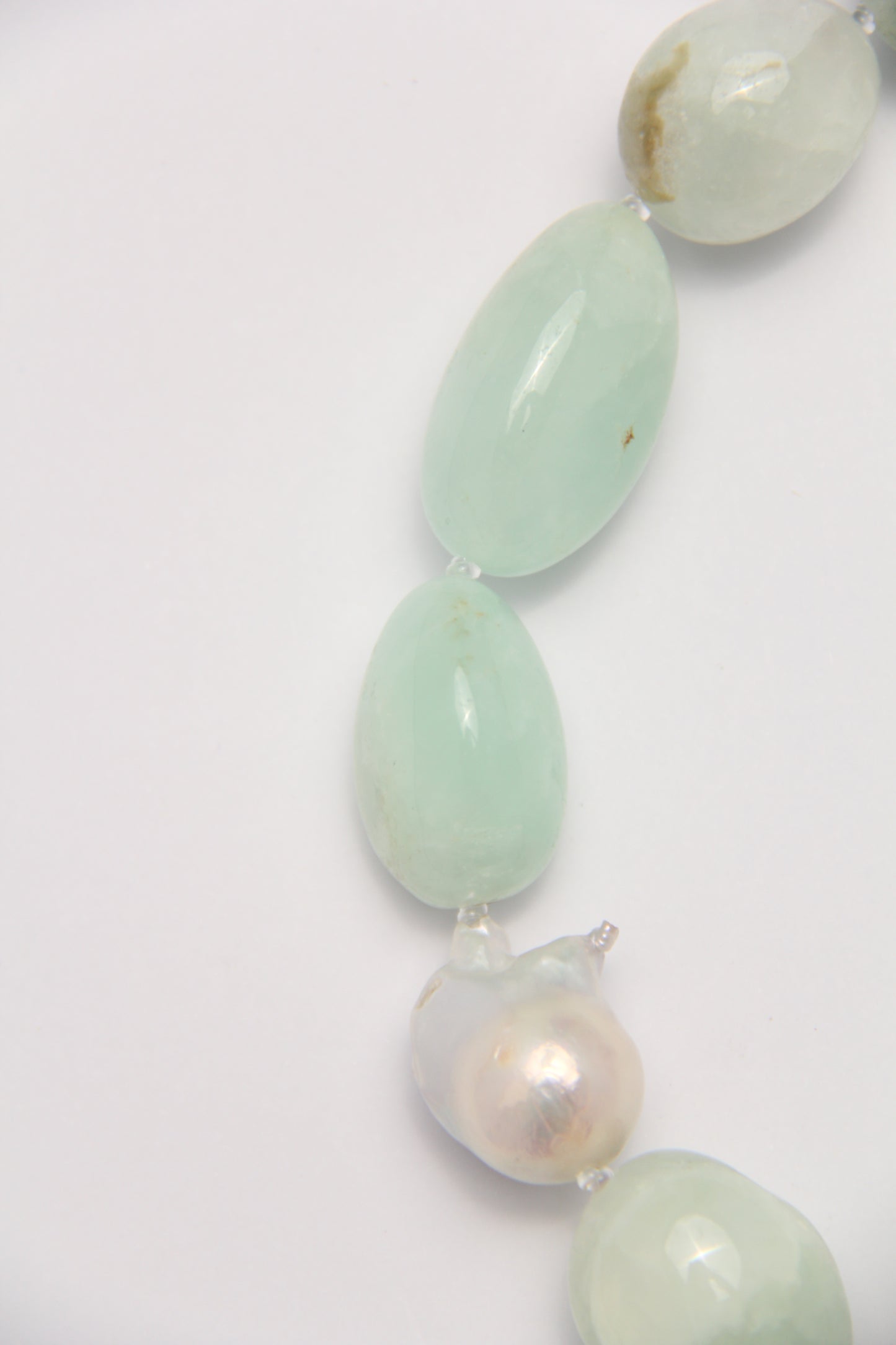 Necklace: prehnite, pearls