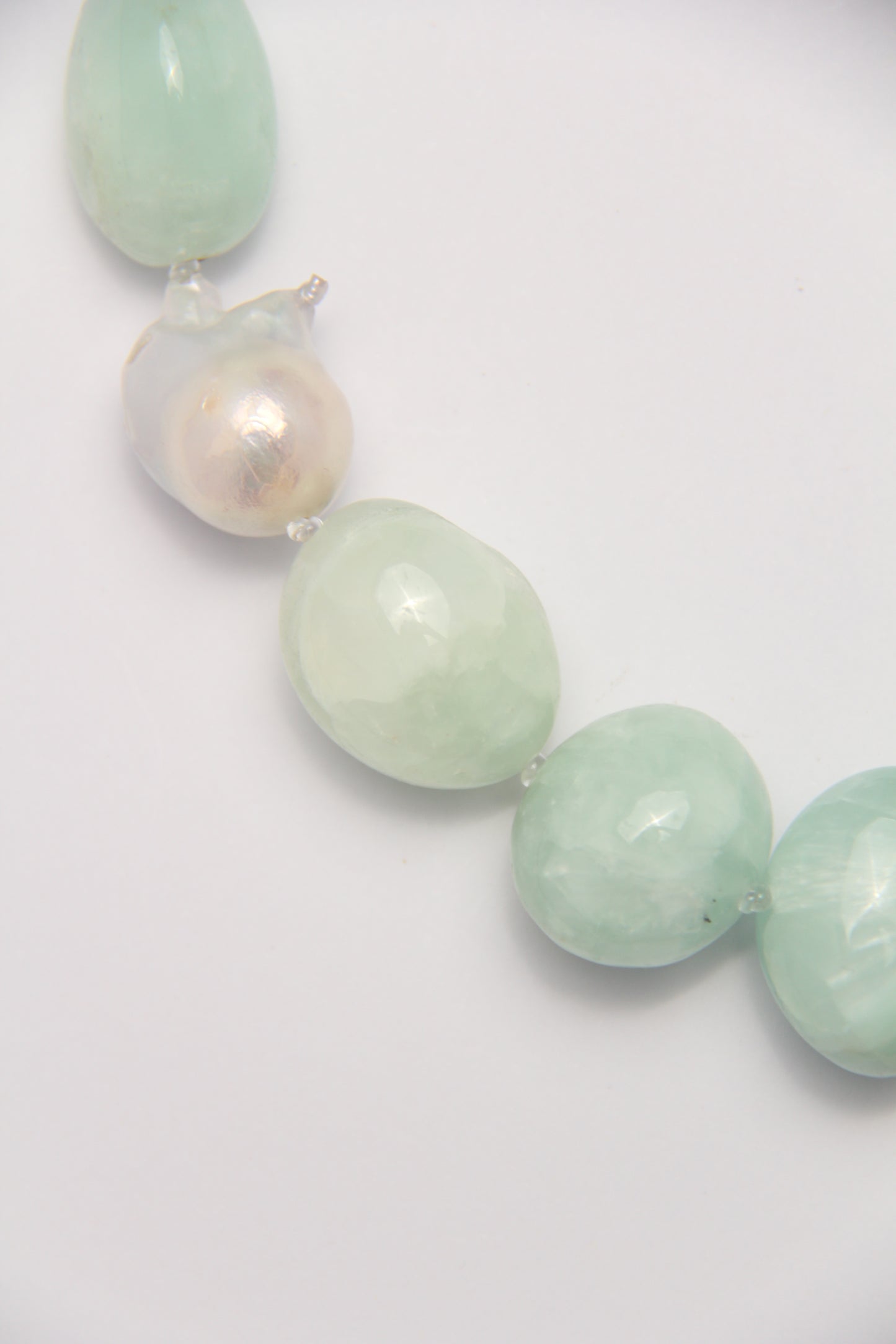 Necklace: prehnite, pearls