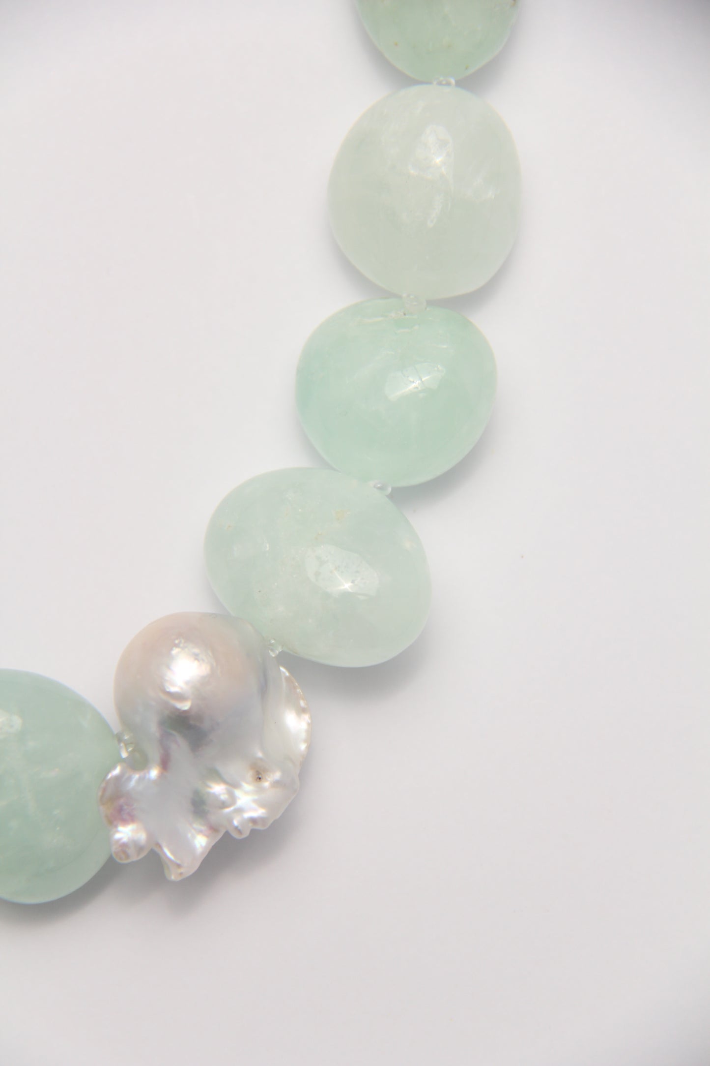 Necklace: prehnite, pearls