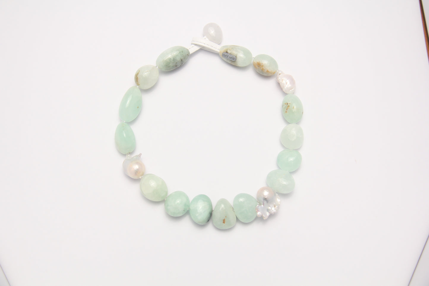 Necklace: prehnite, pearls