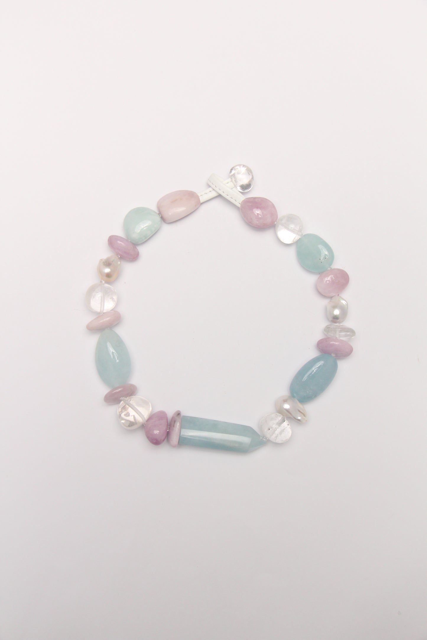 Necklace: aquamarine, kunzite, quartz, pearls