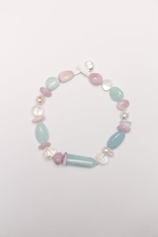 Necklace: aquamarine, kunzite, quartz, pearls