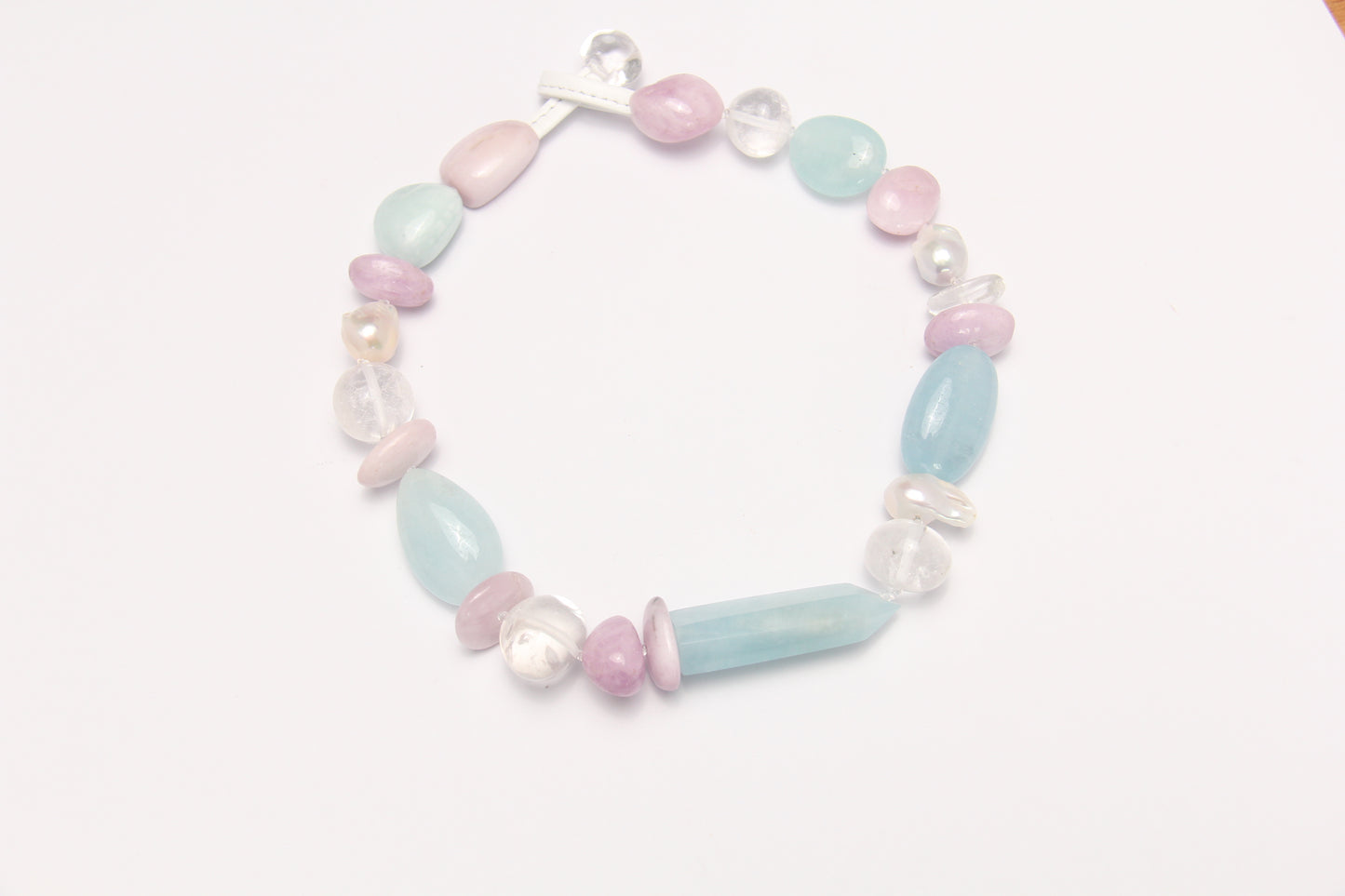 Necklace: aquamarine, kunzite, quartz, pearls