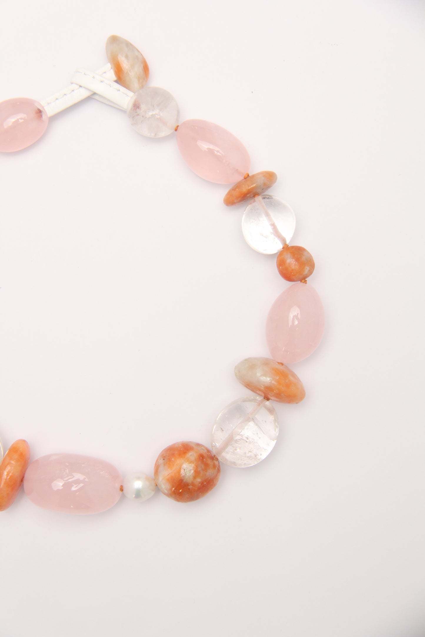 Necklace: rosequartz, quartz, calcite, pearls