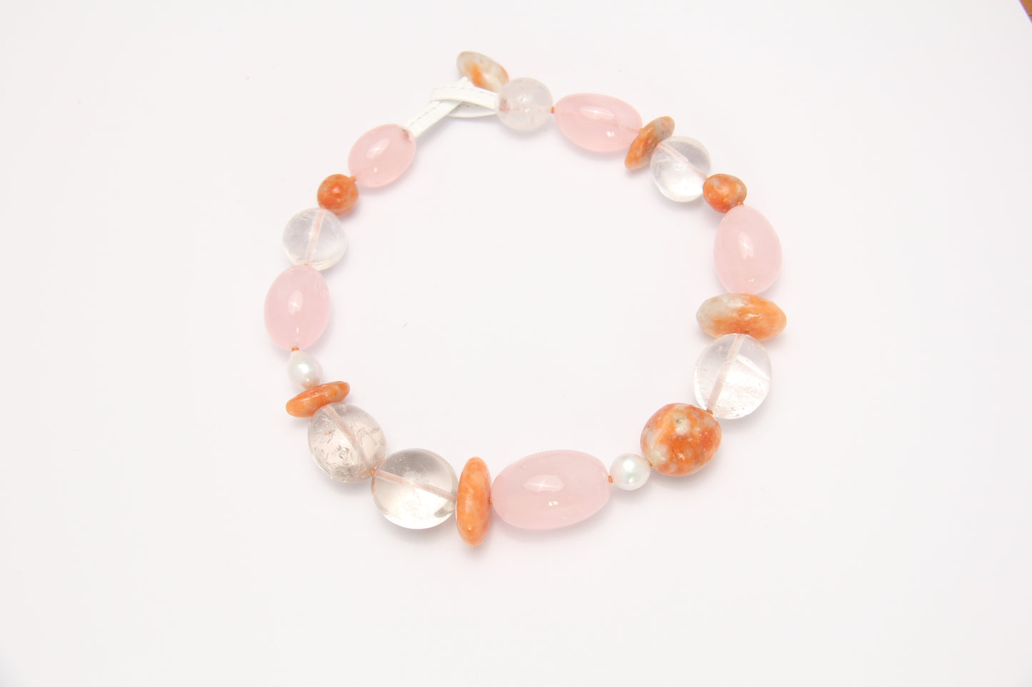 Necklace: rosequartz, quartz, calcite, pearls